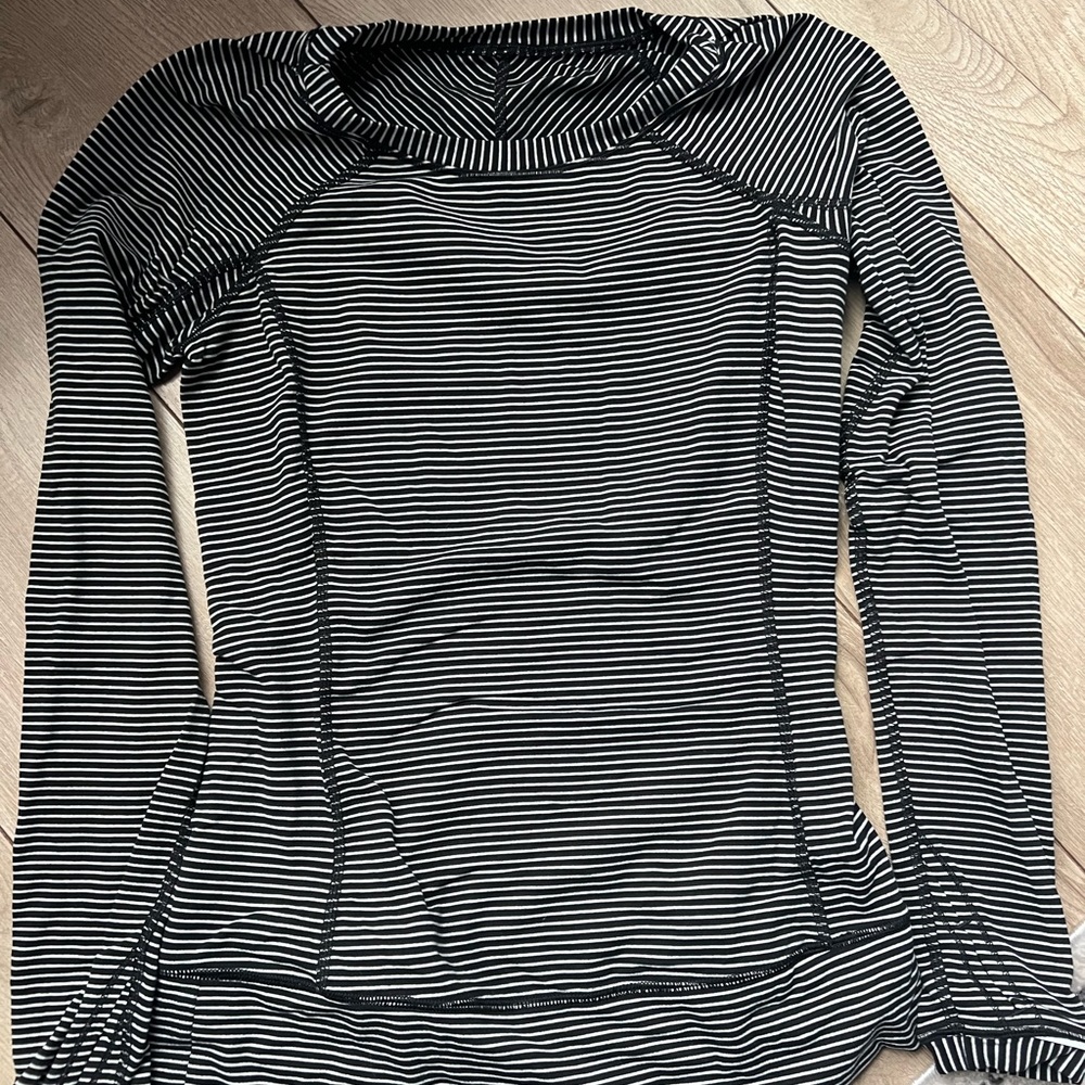 Lululemon long sleeve size 4